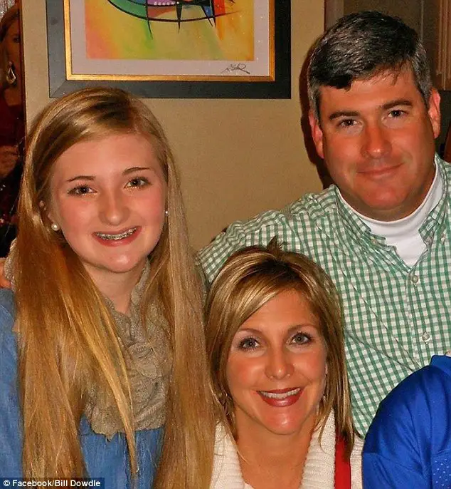 High School Senior Raises $30K On GoFundMe To Pay For College After Dad Cut Her Off For Dating A Black Man