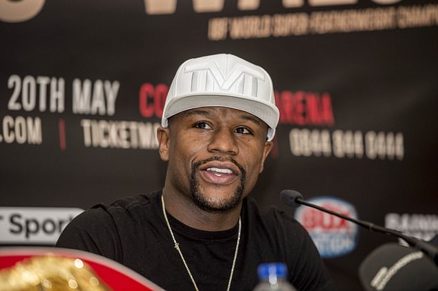 Floyd Mayweather To Fight Conor McGregor In 'Fight Of The Century' In August