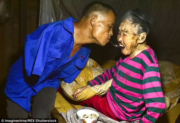 Loving Son With No Arms Spoon-Feeds His Paralyzed Mother Using His Teeth
