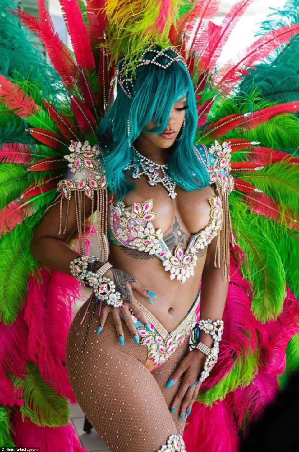 Cette nouvelle "folie" de Rihanna qui fait le buzz sur les réseaux sociaux...photos