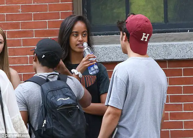 Malia Obama Says An Emotional Goodbye To Parents Barack And Michelle As She Checks Into Harvard Dorm