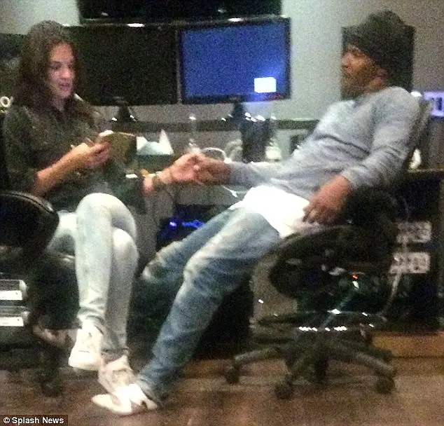 Katie Holmes And Jamie Foxx FINALLY Confirm Relationship As They Hold Hands On Beach