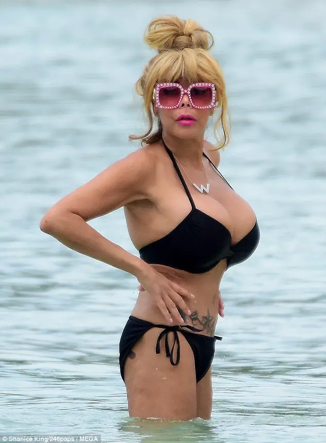 Wendy Williams Shows Off Her Slim Figure As She Hits The Beach In Her Bikin...
