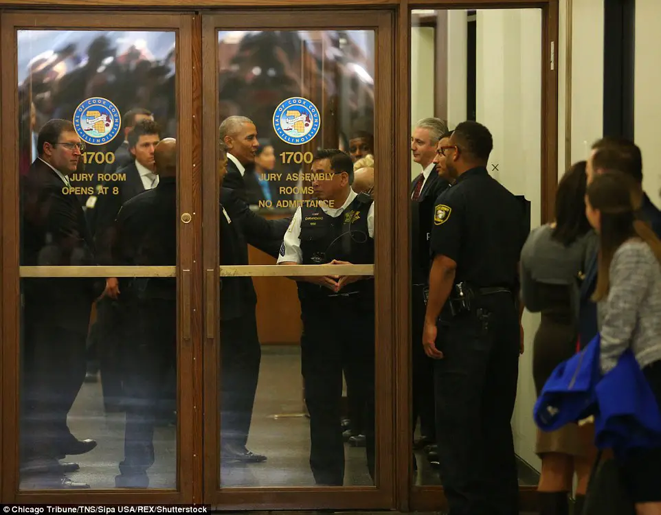 Former President Barack Obama Causes Fan Frenzy As He Reports To $17.20-Per-Day Jury Duty In Chicago