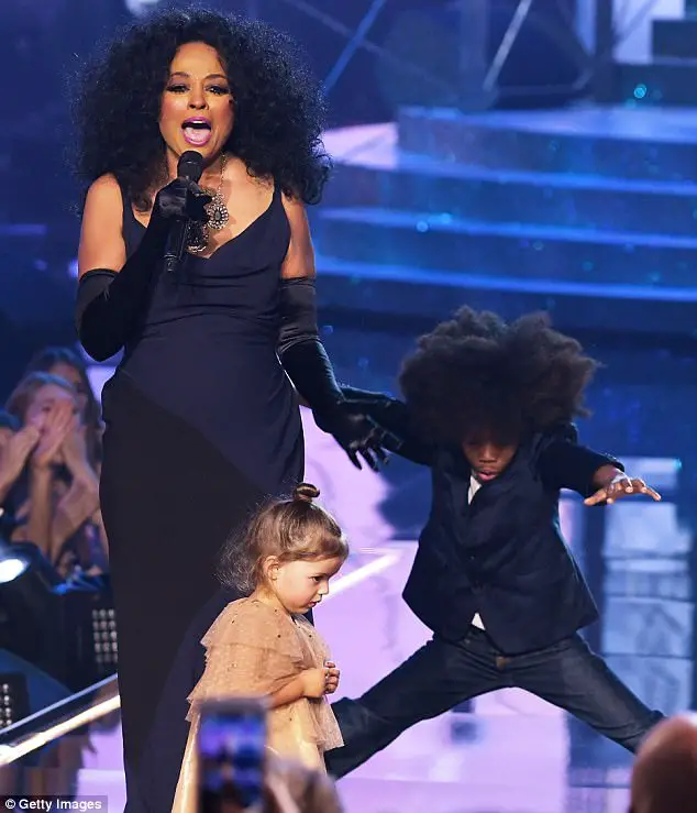 {VIDEO} Diana Ross Honored With the Lifetime Achievement Award at 2017 AMAs -- But Her Grandkids Steal the Show!