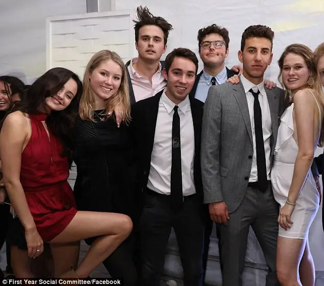 Meet Malia Obama's New BAE! 19-Year-Old Harvard Sophomore Is Originally From The UK