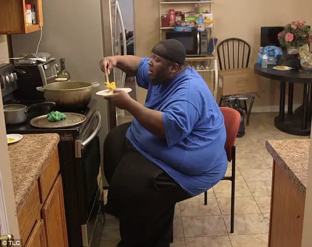 Morbidly Obese Man Who Weighs More Than 700lbs Still Serves As A Caretaker For His Bedridden Mom - Even Though He Can Barely Walk