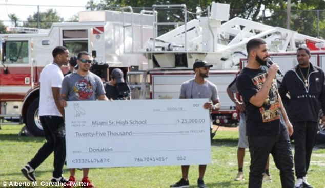 Drake Buys $50K Worth Of Groceries For Miami Fans! (Pics And Videos)