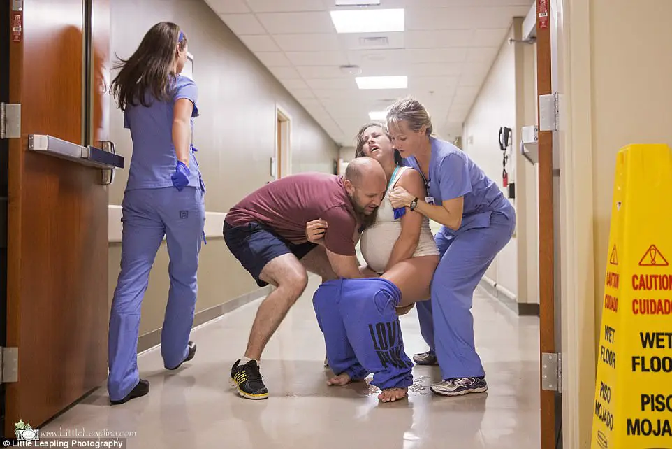 Dramatic Photos Capture The Moment A Mother-Of-Six Gave Birth In A Hospital Corridor