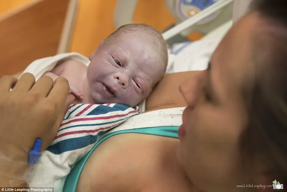 Dramatic Photos Capture The Moment A Mother-Of-Six Gave Birth In A Hospital Corridor