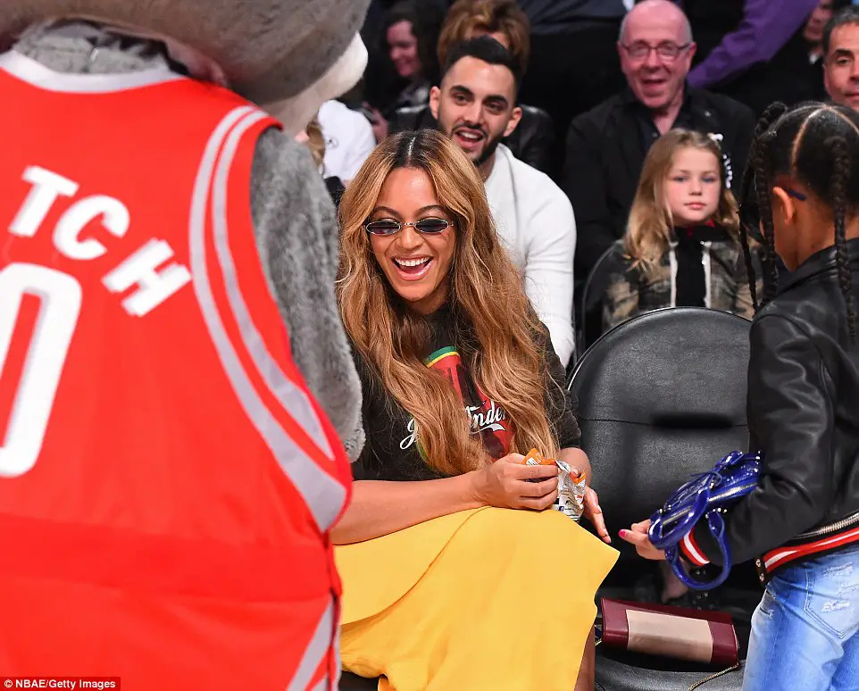 Beyonce's Daughter Blue Ivy Steals The Spotlight As The Pair Snap Selfies At NBA All-Star Game in Los Angeles