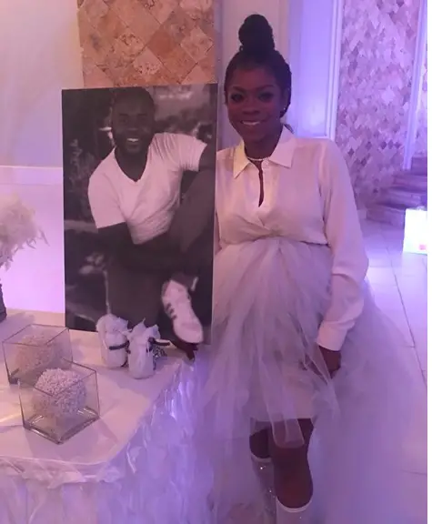 Grieving Widow Photoshops Her Late Husband Into Her Maternity Photo Shoot