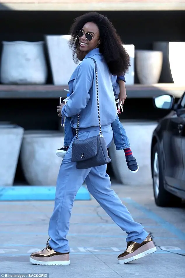 Kelly Rowland Carries Three-Year-Old Son Titan During Shopping Trip In LA
