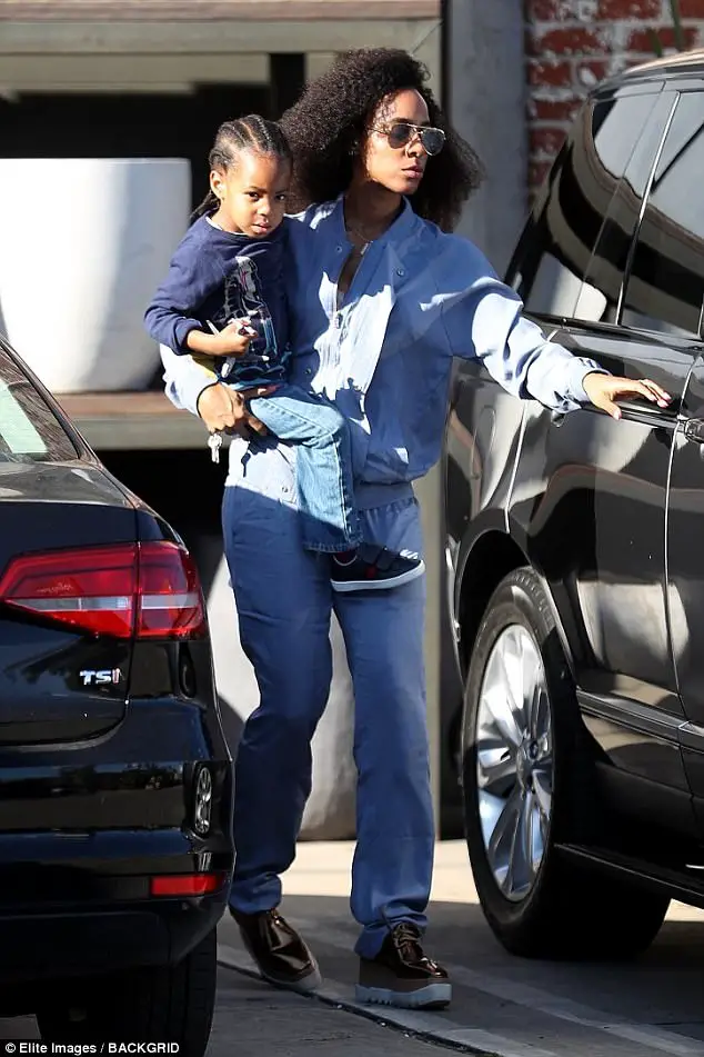 Kelly Rowland Carries Three-Year-Old Son Titan During Shopping Trip In LA