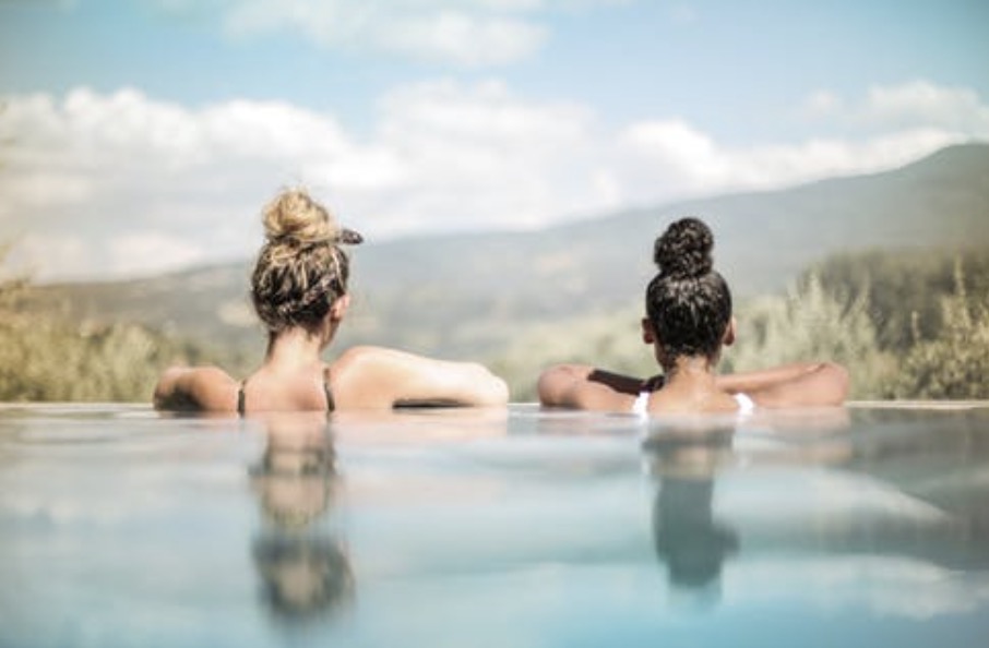 5 Reasons Why You Should Hire a Professional Pool Service