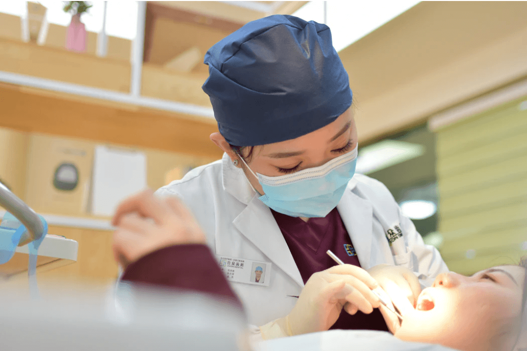 What Are the Symptoms and Treatments of Gum Disease