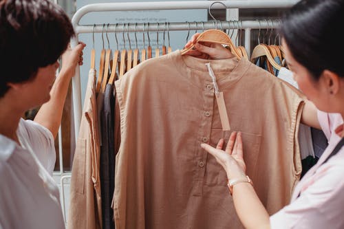 How To Choose When The Clothing Industry Gives Us So Many Options