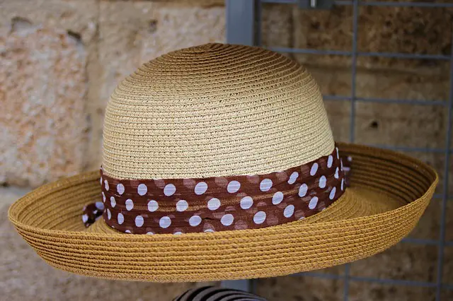 Ideas for Giving a New Life to your Hat with Hatbands and other Accessories