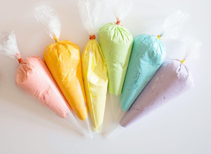 6 Tips for Making Beautiful Frosting Flowers