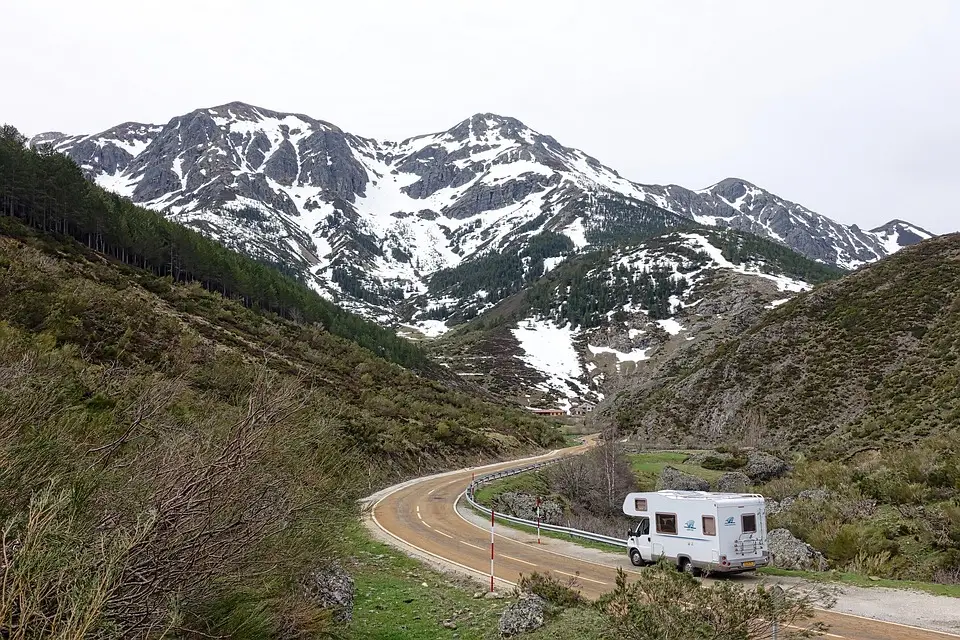 Planning to Rent an RV? Here Are Some Useful Tips