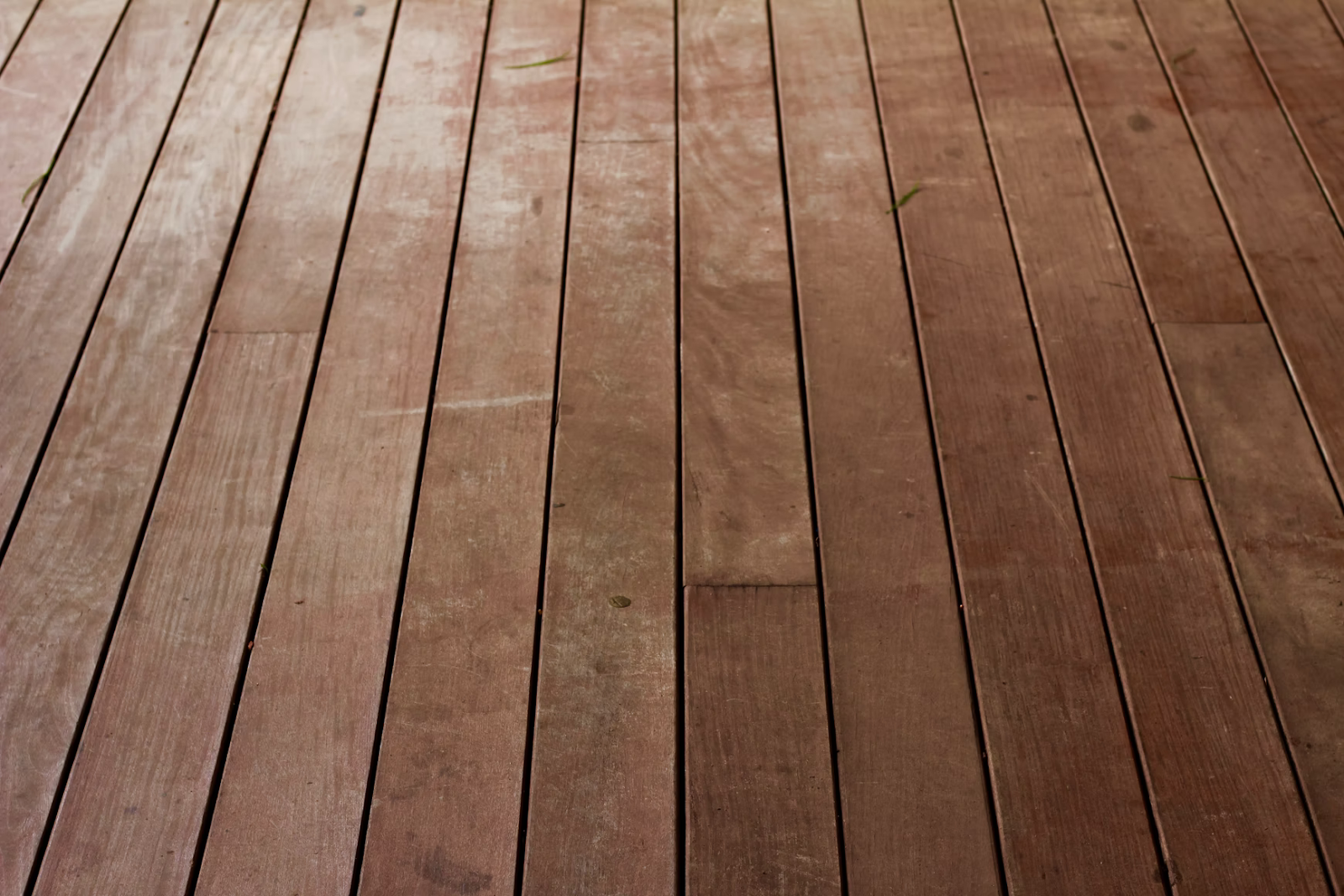 Expert Tips for Choosing the Right Decking Material