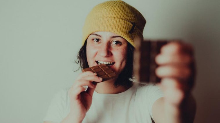 women eating chocolate