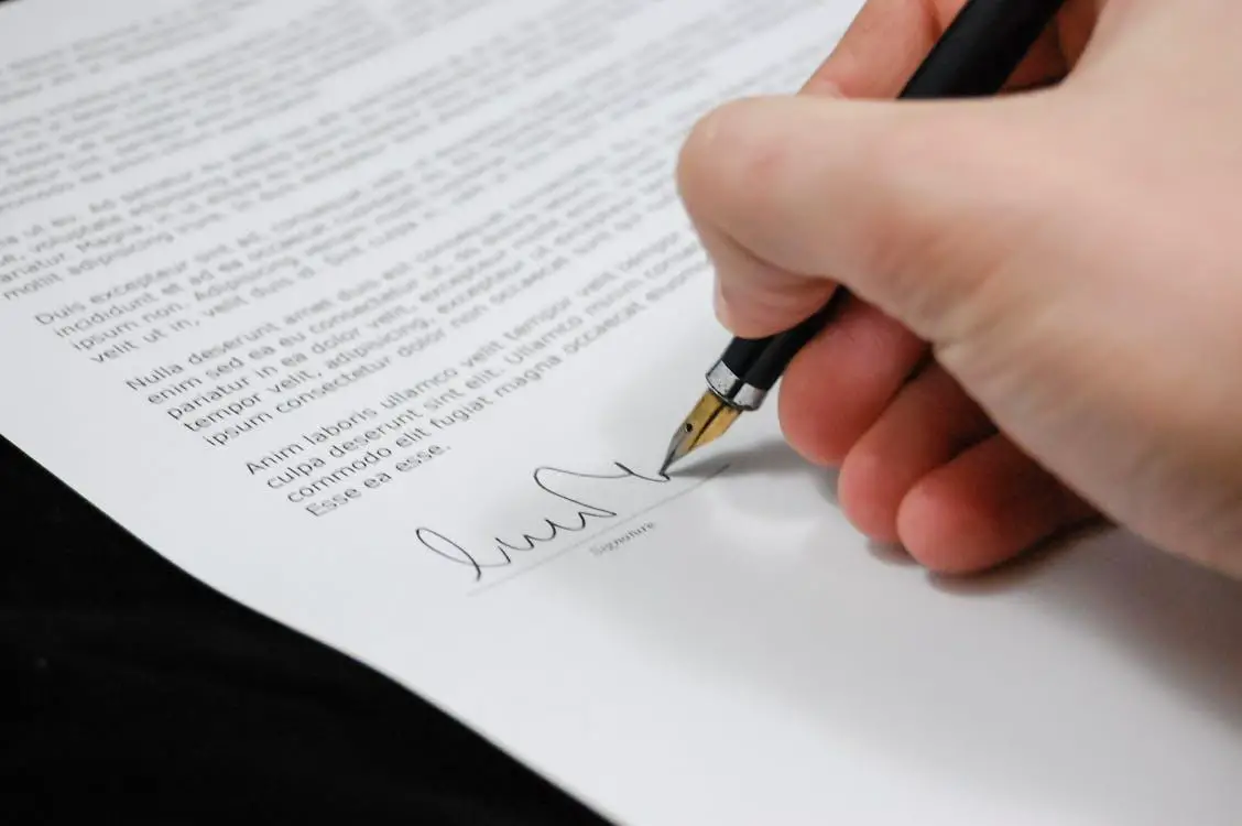How Professional Bail Bonds Agents Guide Clients Through Uncertainty