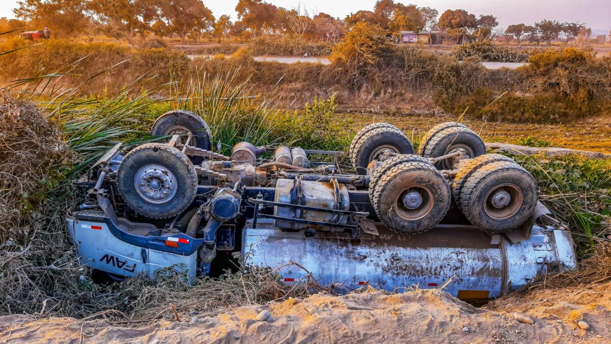 What to Know When Pursuing a Legal Claim After a Truck Accident