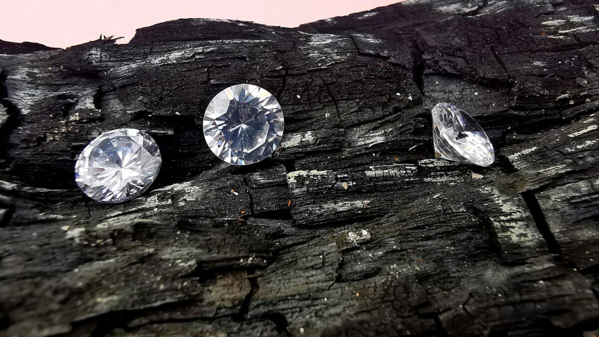 Best Settings to Make a 1 Carat Diamond Stand Out