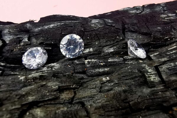 Best Settings to Make a 1 Carat Diamond Stand Out