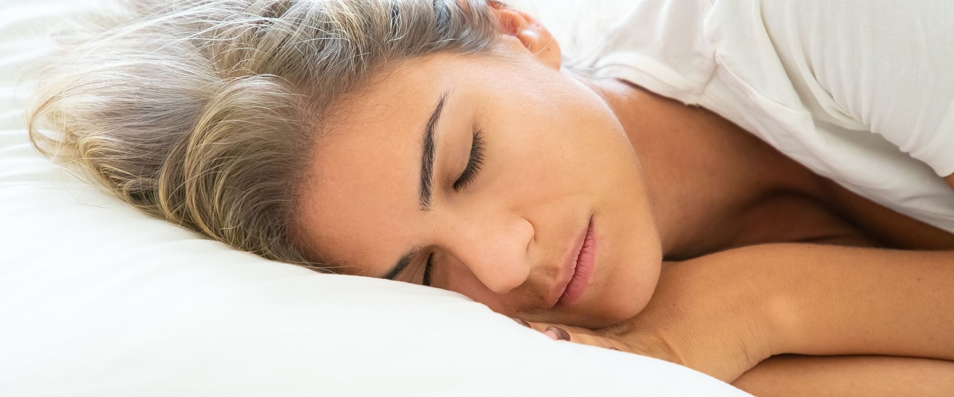 Sleep Support Solutions for Side Sleepers With Hip or Knee Discomfort